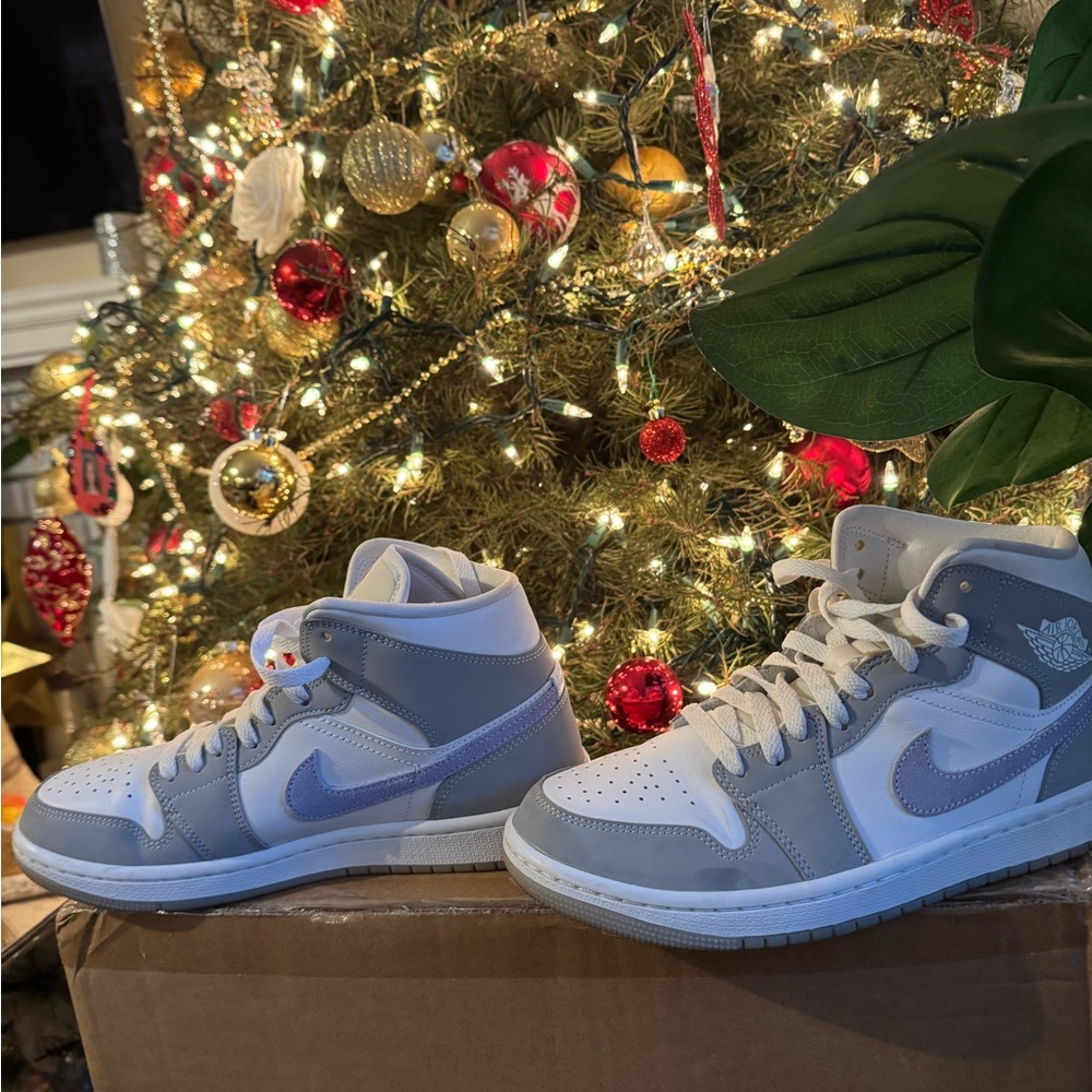 Jordan Women's Air 1 Mid in White and Gray/purple size 8.5 women’s